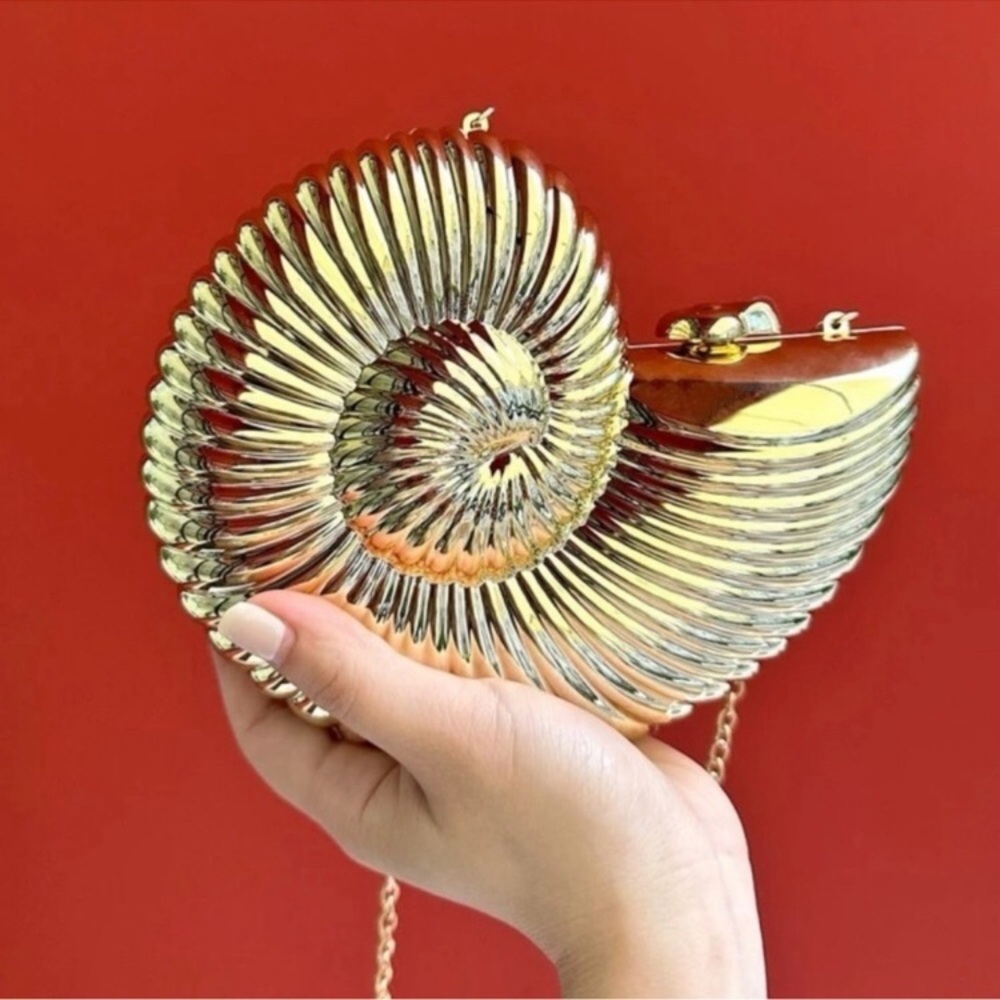 ✨✨GOLD SEASHELL Nautilus Spiral Clutch with Chain ✨✨New